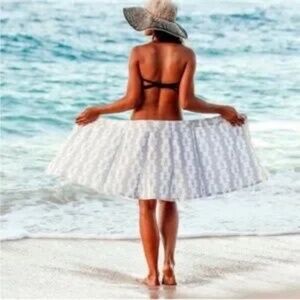 Ripskirt Hawaii  Farmhouse Dash White and Gray A-Line Skirt XS